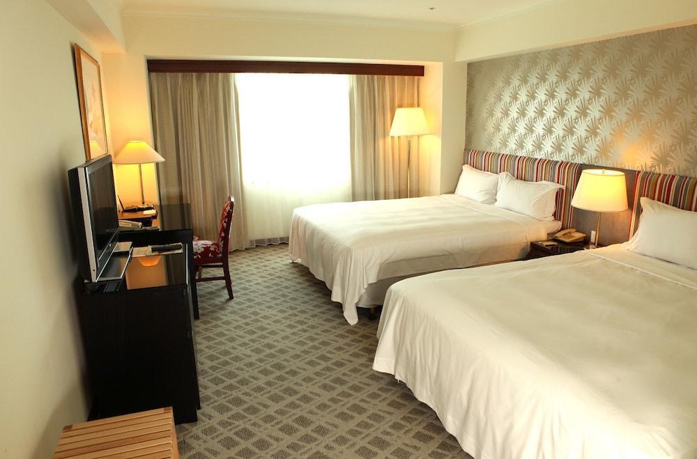 The Howard Plaza Hotel Гаосюн Экстерьер фото A room at the hotel