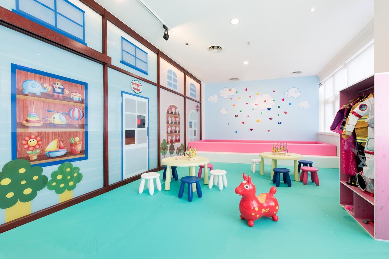The Howard Plaza Hotel Гаосюн Экстерьер фото A nursery in Thailand